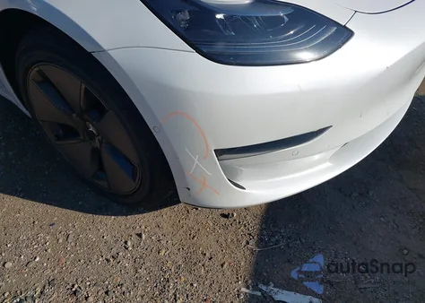 2021 Tesla Model 3 Standard Range Plus Rear-Wheel Drive z USA, uszkodzony, nr VIN 5YJ3E1EA6MF907753